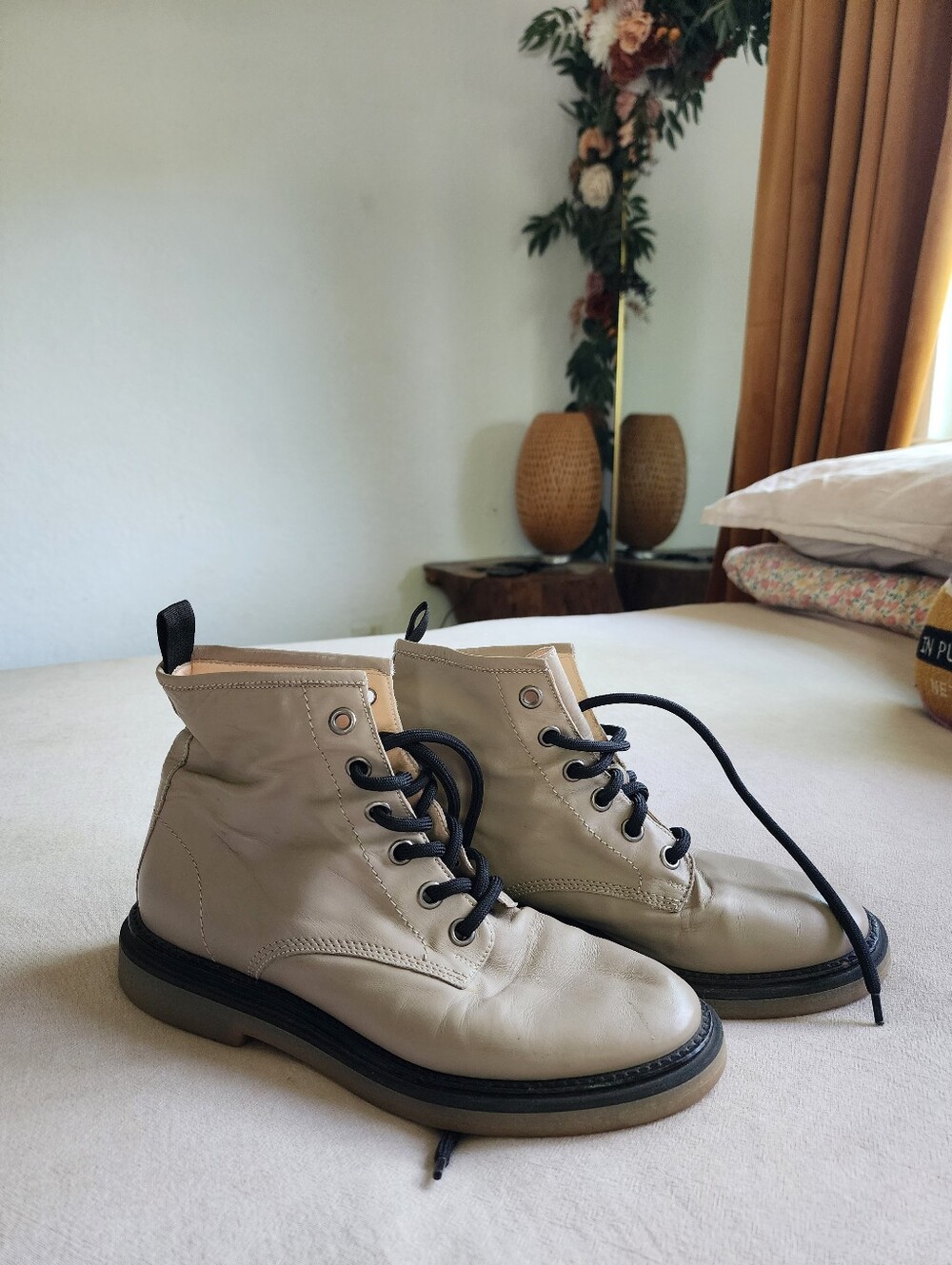 AGL Attilio Giusti Leombruni Moreen Combat Boots Beige Leather